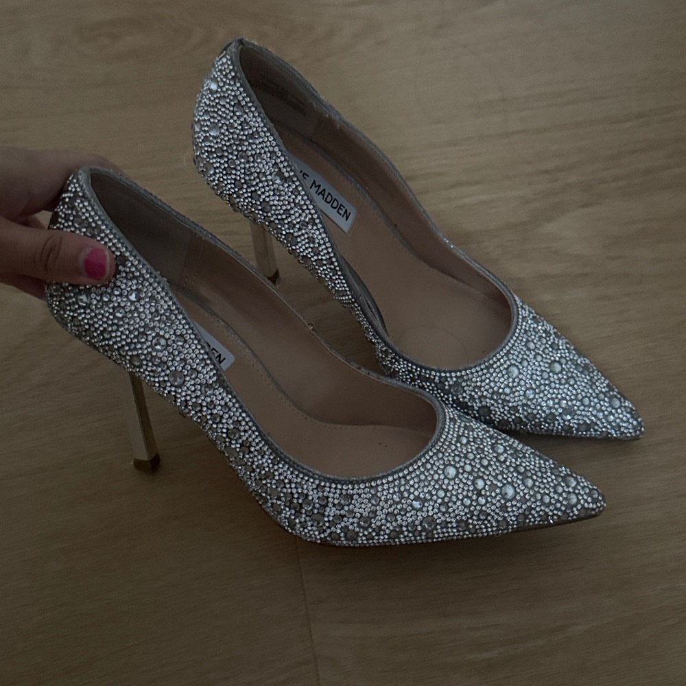 Steve Madden Glittering Silver Pumps